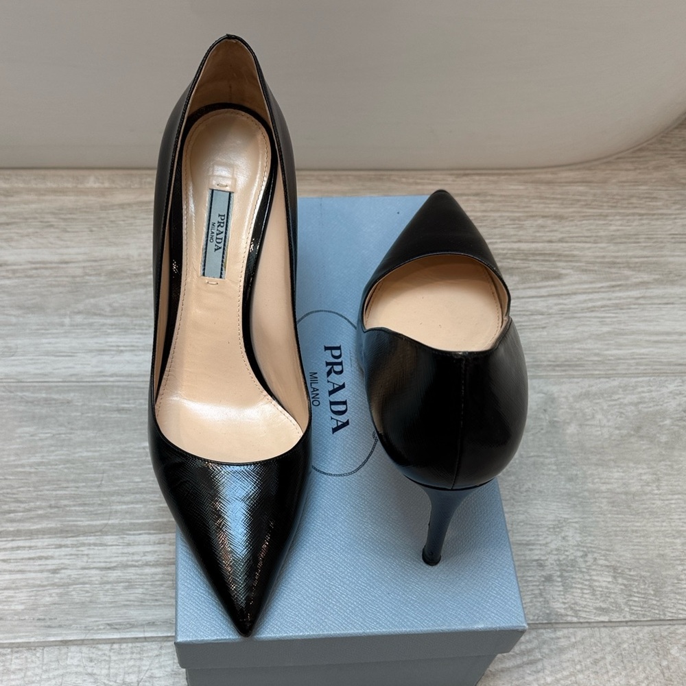 Prada Saffiano leather pumps size 41